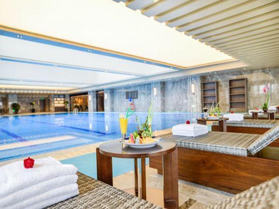 Grand New Century Hotel Haining Zhejiang Exteriör bild